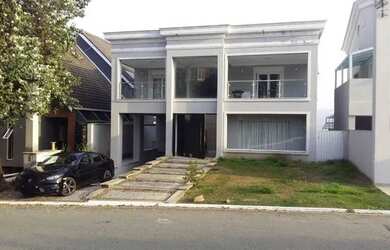 Imagem: A casa em condomínio possui 4 Dormitórios, 5 Banheiros, 5