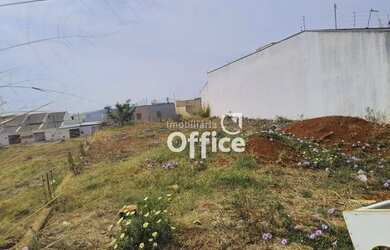 Imagem: O terreno possui 300m² de Área e está localizado em Jardim