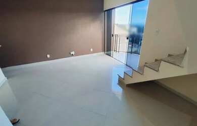 Imagem: A casa possui 2 Dormitórios, 3 Banheiros, 1 Vaga na garagem