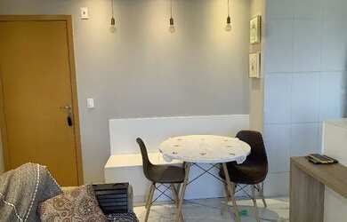 Imagem: O apartamento possui 2 Dormitórios, 1 Banheiro, 1 Vaga na garagem