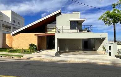 Imagem: A casa em condomínio possui 3 Dormitórios, 4 Banheiros, 5