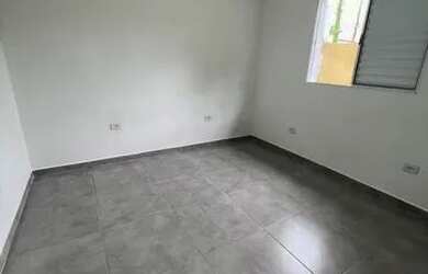 Imagem: A casa possui 2 Dormitórios, 2 Banheiros, 2 Vagas na garagem