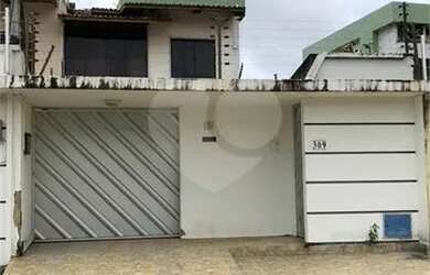 Imagem: A casa possui 4 Dormitórios, 4 Banheiros, 3 Vagas na garagem