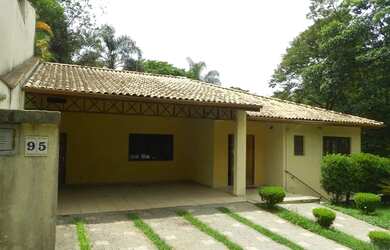 Imagem: A casa em condomínio possui 4 Dormitórios, 3 Banheiros, 4