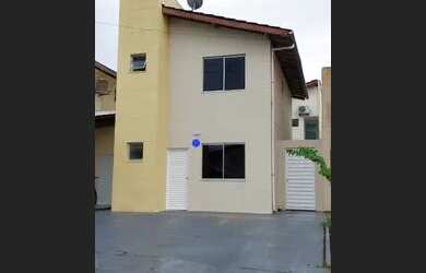 Imagem: A casa em condomínio possui 2 Dormitórios, 1 Banheiro, 2 Vagas