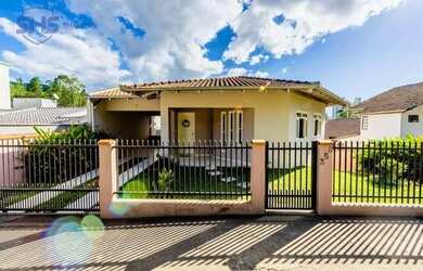 Imagem: A casa possui 2 Dormitórios, 2 Banheiros, 4 Vagas na garagem