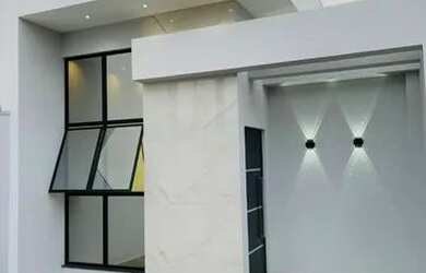 Imagem: A casa possui 2 Dormitórios, 2 Banheiros, 2 Vagas na garagem