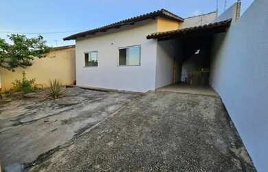 Imagem: A casa possui 3 Dormitórios, 1 Banheiro, 1 Vaga na garagem