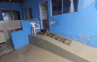 Imagem: A casa possui 2 Dormitórios, 2 Banheiros, 2 Vagas na garagem