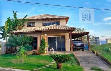 Imagem: A casa possui 3 Dormitórios, 1 Banheiro, 3 Vagas na garagem