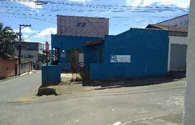 Imagem: A casa possui 3 Dormitórios, 2 Banheiros, 1 Vaga na garagem