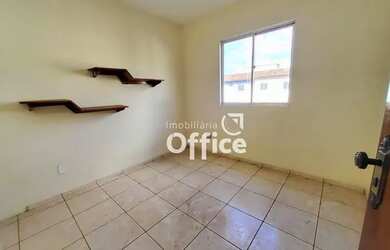 Imagem: O apartamento possui 3 Dormitórios, 1 Banheiro, 1 Vaga na garagem