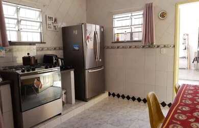 Imagem: A casa possui 2 Dormitórios, 2 Banheiros, 1 Vaga na garagem