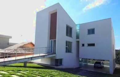 Imagem: A casa em condomínio possui 3 Dormitórios, 5 Banheiros, 360m²