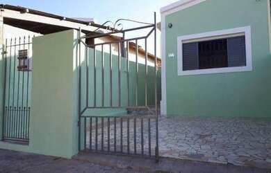 Imagem: A casa possui 2 Dormitórios, 1 Banheiro, 1 Vaga na garagem