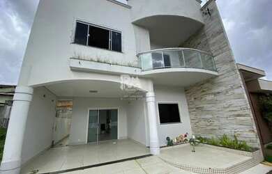 Imagem: A casa em condomínio possui 4 Dormitórios, 2 Banheiros, 2