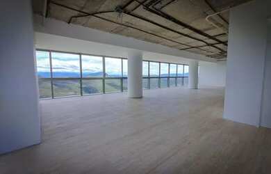 Imagem: O apartamento possui 4 Dormitórios, 5 Banheiros, 5 Vagas na