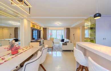 Imagem: A casa possui 3 Dormitórios, 3 Banheiros, 3 Vagas na garagem