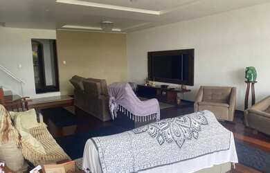 Imagem: A casa possui 5 Dormitórios, 5 Banheiros, 3 Vagas na garagem