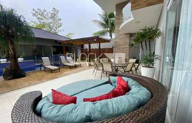 Imagem: A casa em condomínio possui 5 Dormitórios, 5 Banheiros, 2