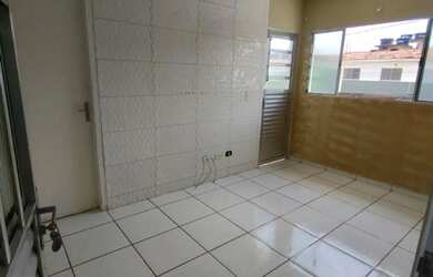 Imagem: O apartamento possui 2 Dormitórios, 1 Banheiro, 2 Vagas na