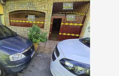 Imagem: A casa possui 3 Dormitórios, 3 Banheiros, 2 Vagas na garagem