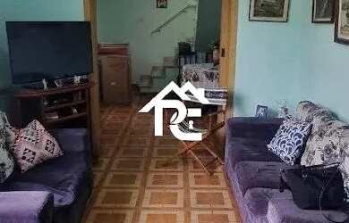 Imagem: A casa possui 5 Dormitórios, 3 Banheiros, 2 Vagas na garagem