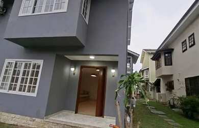 Imagem: A casa em condomínio possui 3 Dormitórios, 1 Banheiro, 2 Vagas