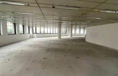 Imagem: O depósito possui 5 Vagas na garagem, 405m² de Área e está