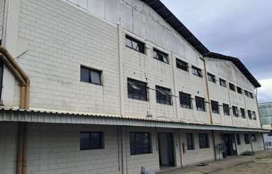 Imagem: O depósito possui 5 Vagas na garagem, 6000m² de Área e Imóvel