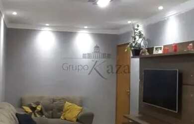 Imagem: A casa possui 3 Dormitórios, 1 Banheiro, 2 Vagas na garagem