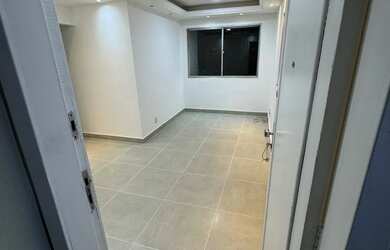 Imagem: O apartamento possui 3 Dormitórios, 1 Banheiro, 1 Vaga na garagem