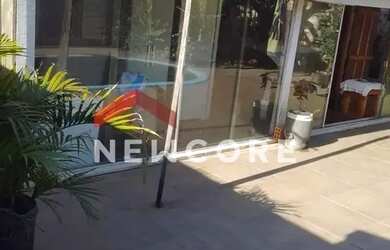 Imagem: A casa possui 3 Dormitórios, 2 Banheiros, 3 Vagas na garagem