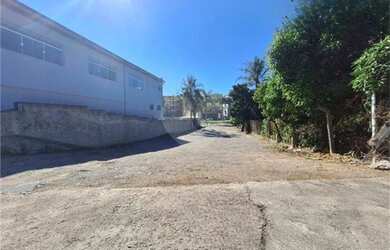 Imagem: O terreno possui 640m² de Área e está localizado em Pinheirinho