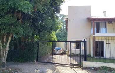 Imagem: A casa possui 4 Dormitórios, 3 Banheiros, 5 Vagas na garagem