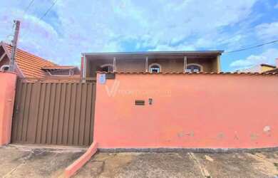 Imagem: A casa possui 3 Dormitórios, 3 Banheiros, 3 Vagas na garagem