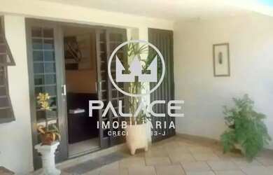 Imagem: A casa possui 2 Dormitórios, 2 Banheiros, 2 Vagas na garagem