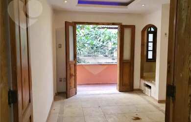 Imagem: A casa possui 4 Dormitórios, 4 Banheiros, 240m² de Área e