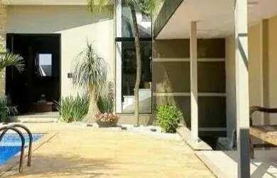 Imagem: A casa possui 3 Dormitórios, 3 Banheiros, 2 Vagas na garagem