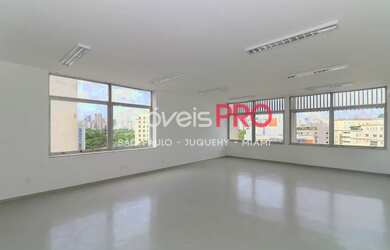 Imagem: O depósito possui 2 Vagas na garagem e 555m² de Área e está