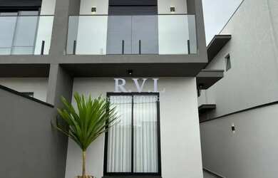 Imagem: A casa possui 3 Dormitórios, 4 Banheiros, 2 Vagas na garagem