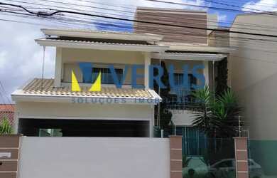 Imagem: A casa possui 5 Dormitórios, 4 Banheiros, 4 Vagas na garagem