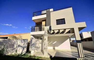 Imagem: A casa possui 3 Dormitórios, 3 Banheiros, 3 Vagas na garagem