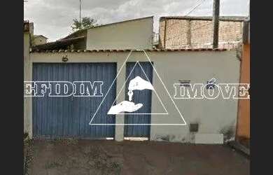 Imagem: A casa possui 1 Dormitório, 1 Banheiro, 4 Vagas na garagem