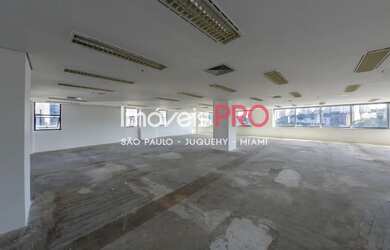 Imagem: O depósito possui 5 Vagas na garagem, 385m² de Área e está