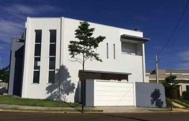 Imagem: A casa em condomínio possui 3 Dormitórios, 209m² de Área