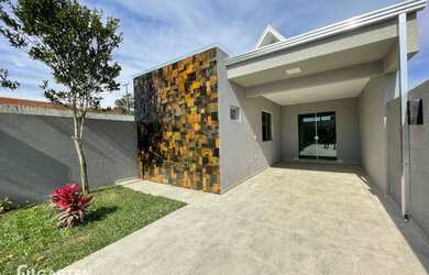 Imagem: A casa possui 4 Dormitórios, 3 Banheiros, 3 Vagas na garagem