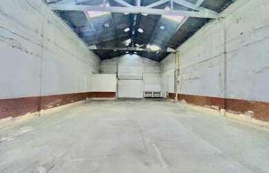 Imagem: O depósito possui 430m² de Área e está localizado em Penha