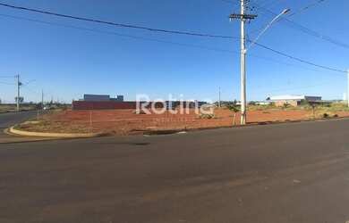 Imagem: O terreno possui 825m² de Área, Imóvel novo e está localizado