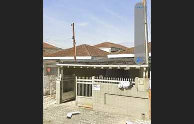 Imagem: A casa possui 2 Dormitórios, 1 Banheiro, 3 Vagas na garagem